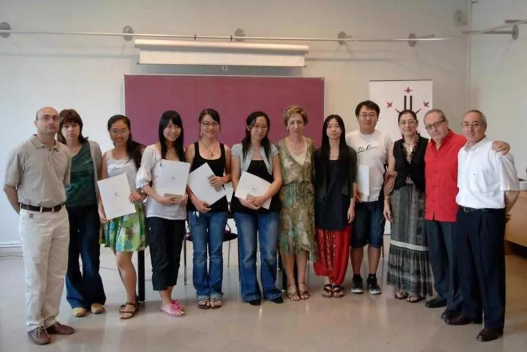 Joves de la Xina que han estudiat a la UdL envien màscares a Lleida