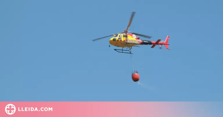 Els Bombers envien un helicòpter i un avió a l'Aragó per ajudar a combatre l'incendi de la Ribagorça