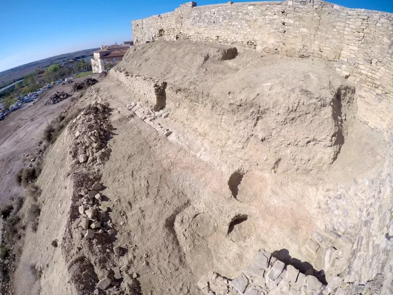 El castell i els seus voltants