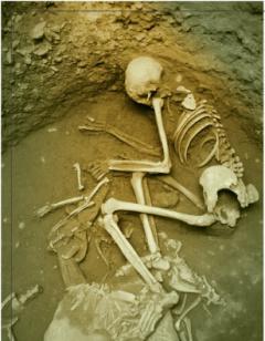La fi és el principi. Pràctiques funeràries a la Catalunya prehistòrica