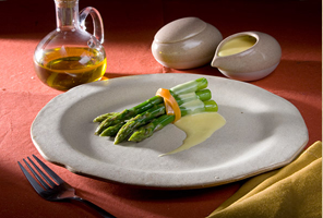Espárragos con Salsa Holandesa