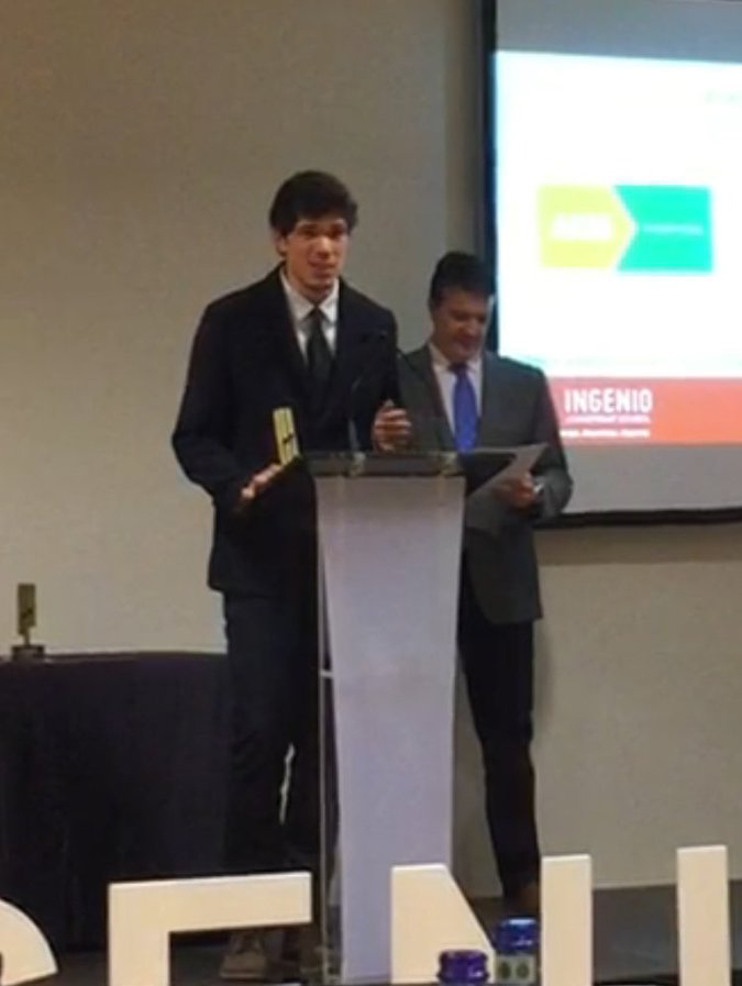 El gerent d'AKIS, Víctor Montilla, rep el Premi Internacional de Lideratge Ingenio School 2016