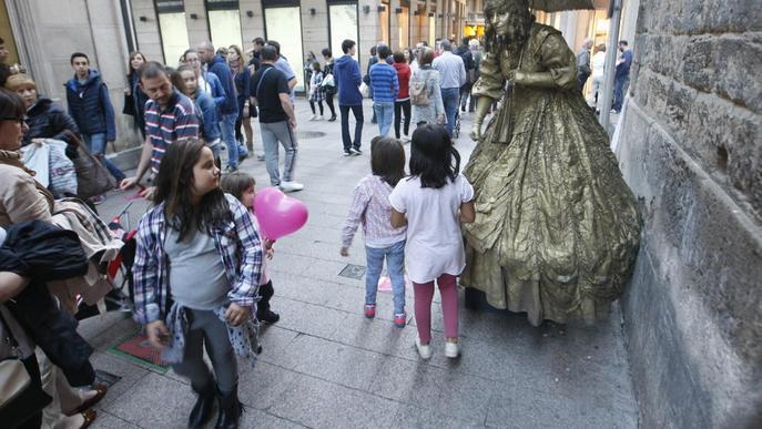 Estàtues humanes als carrers de l'Eix Comercial de Lleida