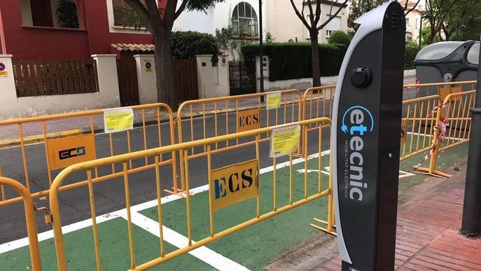 Plusfresc instal·la punts de recàrrega de cotxes elèctrics a tres de les seves botigues