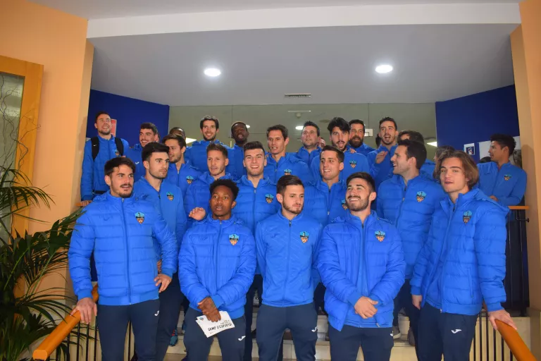 Los jugadores del Lleida Esportiu, embajadores de los Reyes Magos en HLA Perpetuo Socorro