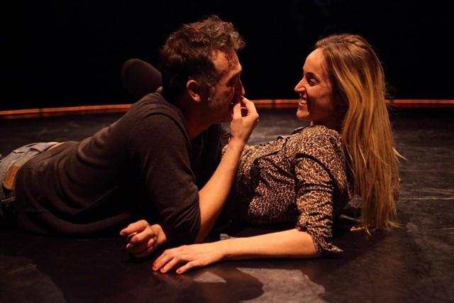 El Teatre Ateneu examina el món de la parella amb la comèdia “Carinyo”
