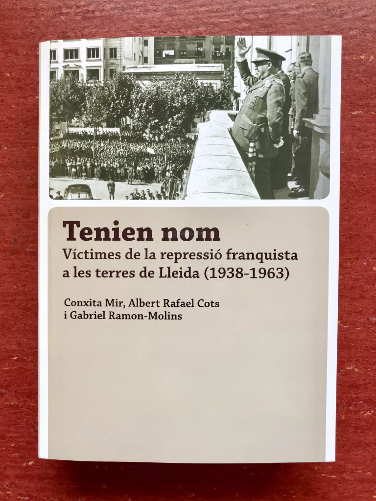Portada del llibre 'Tenien nom' de Pagès Editors