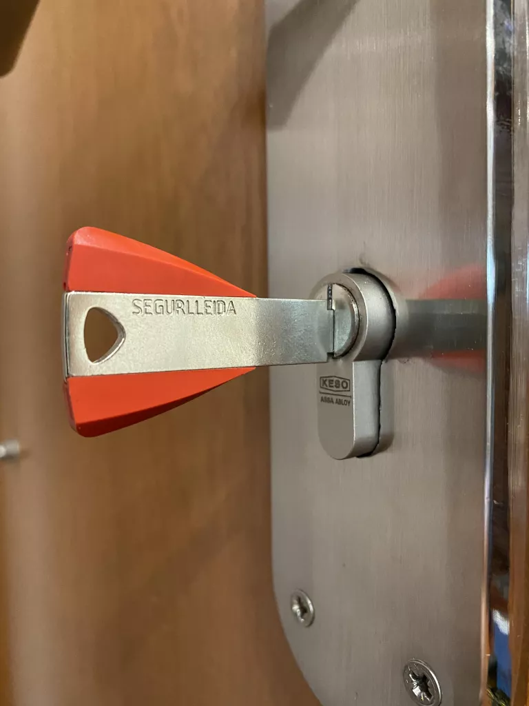 PUERTAS DE SEGURIDAD CABMA LLEIDA