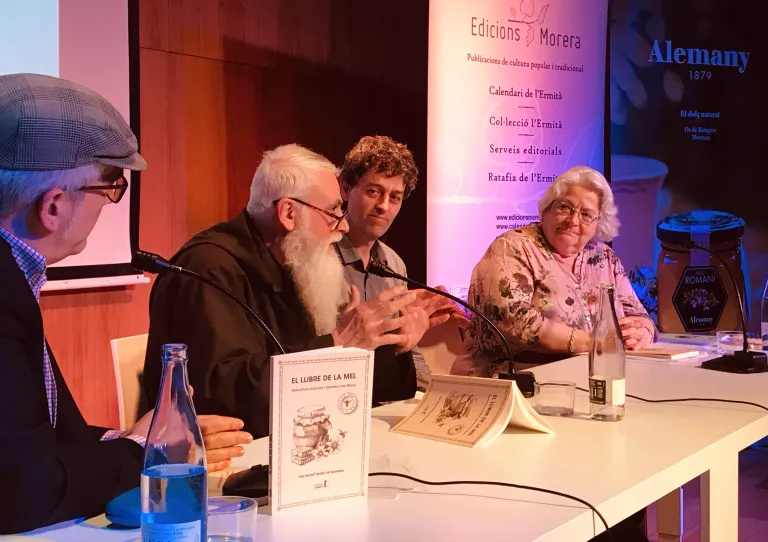 Torrons i Mel Alemany promou un llibre sobre la mel, escrit pel monjo caputxí Fra Valentí Serra