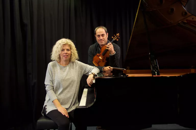 El violí i el piano recorden la seva joventut