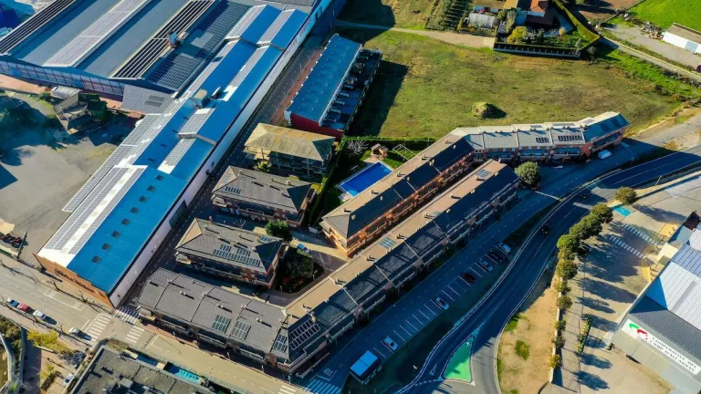 Becquel Compra solar col·lectiva a Alcarràs amb 14 participants