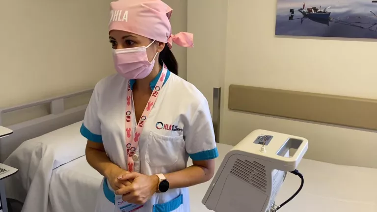 La Clínica HLA Perpetuo Socorro es vesteix de rosa per a lluitar contra el càncer de mama