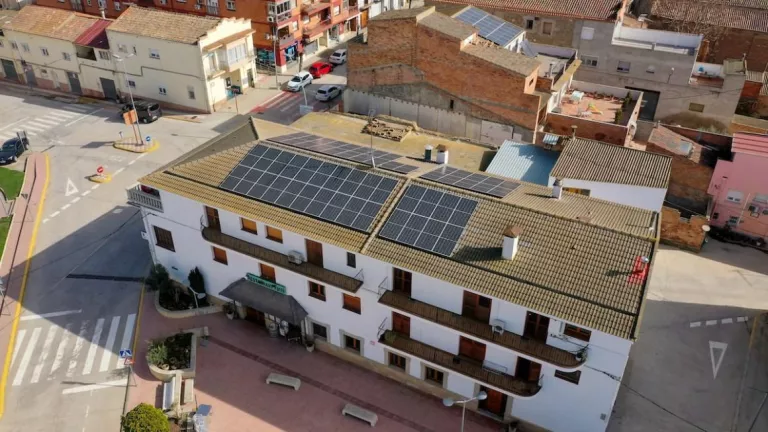 ⏯️ Instal·lació de panells solars per l'autoconsum al Restaurant Farré