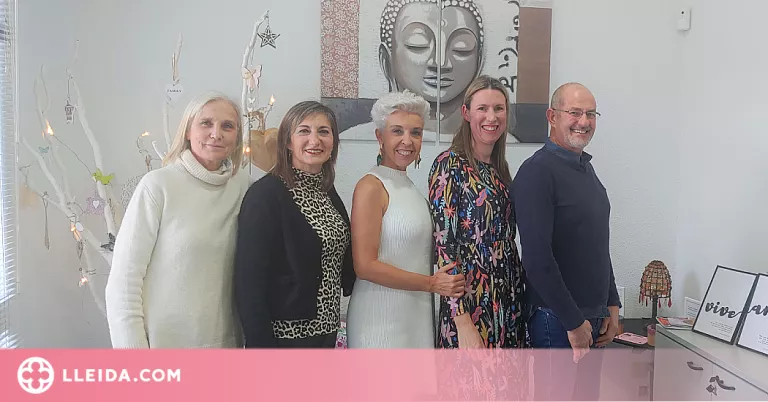 Integrants de Mon&Dol d'esquerra a dreta: Júlia Ravés, Montse Robles, Remei Capitan, Sheila Pinyol i Gustavo Ayuso. Foto: Mon&Dol