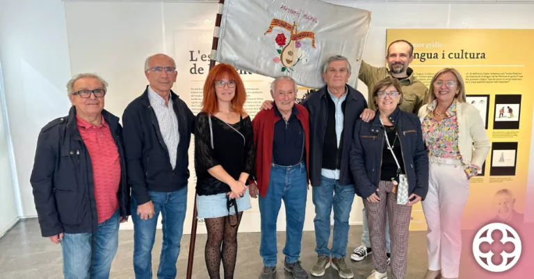 Acte de donació amb la presència de la regidora Montse Casals ©Ajuntament de les Borges Blanques