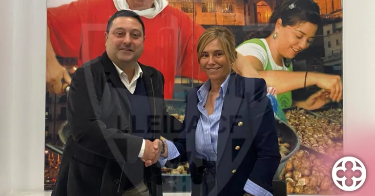 Directora general del club, Marta Pereira, i el president de la FECOLL, Ferran Perdix ©Lleida CF