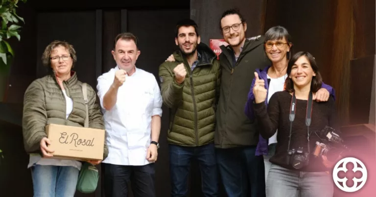 Moment en que l'equip de Laumont i el Rosal van anar a regalar el cubanito Trufat al xef Berasategui ©El Rosal