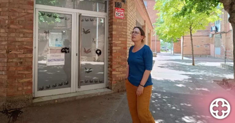Laura Bergés visitant els locals buits dels Blocs La Pau a Pardinyes ©Comú de Lleida