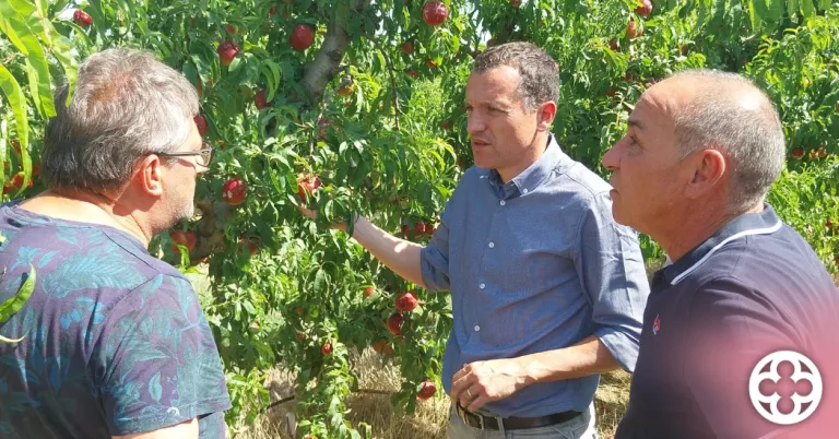 Els diputats Òscar Ordeig i Manel Ezquerra de visita a les finques afectades pel temporal ©PSC Lleida, Pirineu i Aran