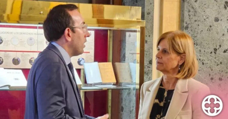 Xavi Palau, cap de l'oposició a la Paeria i la presidenta de la Federació Espanyola de Municipis (FEMP), Maria José García Pelayo ©PP Lleida