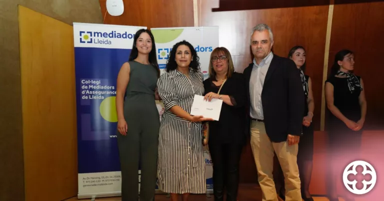Entrega del donatiu ©Fundació Aspros