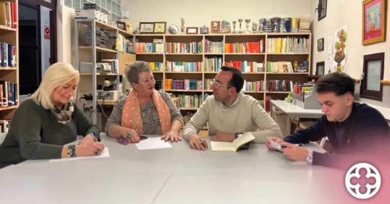 Reunió amb Maria Carmen Guerrero, presidenta de l'associació de veïns, i altres residents del barri de La Bordeta  ©PP Lleida