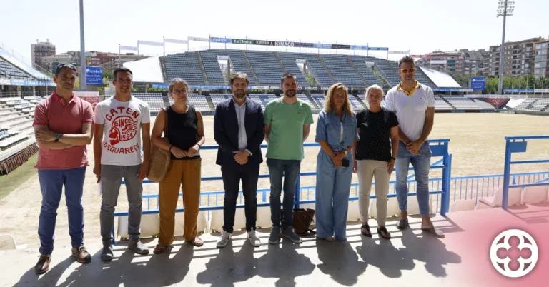 Canvi de gespa del Camp d'Esports de Lleida ©Lleida CF