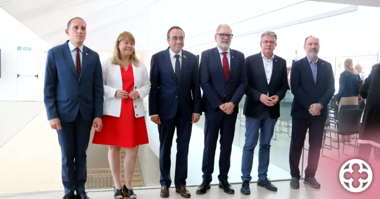 Autoritats i representats de diferents institucions a la inauguració del nou MORERA ©Alba Mor