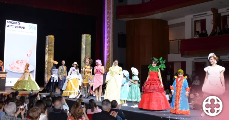 Arxiu. 59è Concurs de Vestits de Paper al Teatre l'Amistat ©Ajuntament de Mollerussa