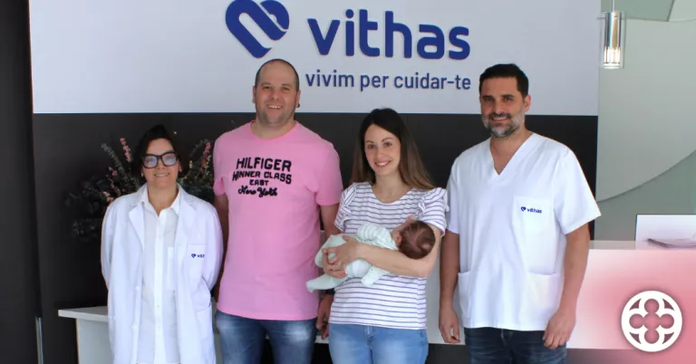 La família de la primera cesària humanitzada pro vincle ©Vithas Lleida