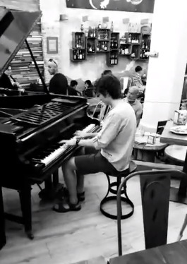 La Impremta estrena piano