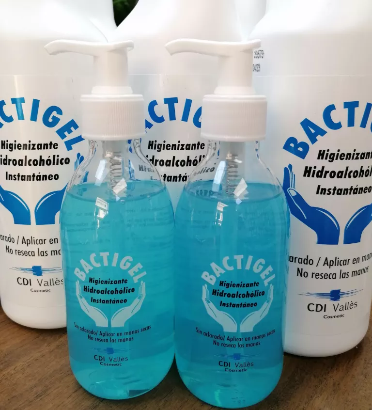 NUESTRO GEL HIDROALCOHÓLICO EN DIFERENTES FORMATOS
