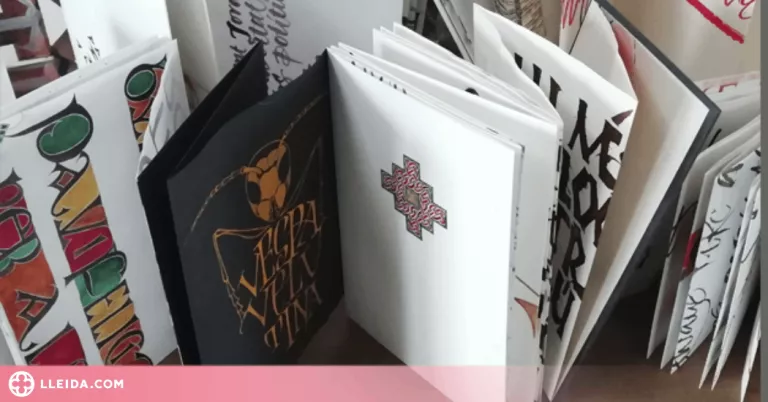 Doblega, enganxa i escriu és el nou taller familiar a càrrec de Laia Soler