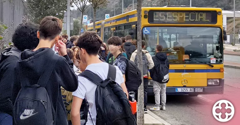 Aglomeracions a l'entrada d'un bus ©JuntsXCat Paeria