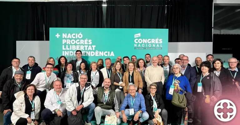 Una part de la delegació de la vegueria de les Terres de Lleida al darrer Congrés de Junts, celebrat fa un mes a Calella. ©JuntsXCat Paeria