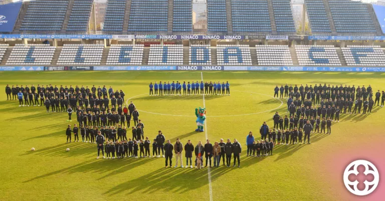 Fotografia dels més de 240 jugadors de la Base Blava ©Lleida CF