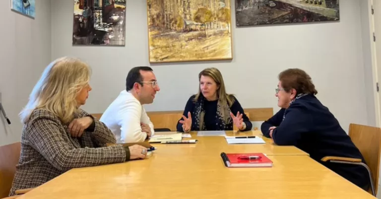 Xavi Palau en una reunió amb l'associació de veïns del barri de Templers-Escorxador ©PP Lleida
