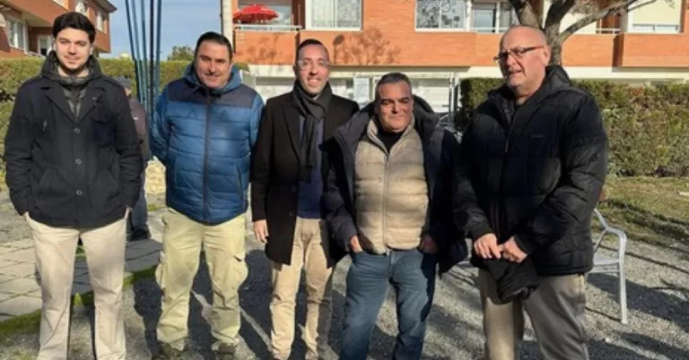 Xavier Palau amb membres del seu partit i del Club Petanca Secà Sant Pere ©PP Lleida