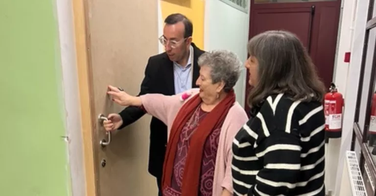 Xavier Palau en la seva visita al barri de la Bordeta ©PP Lleida