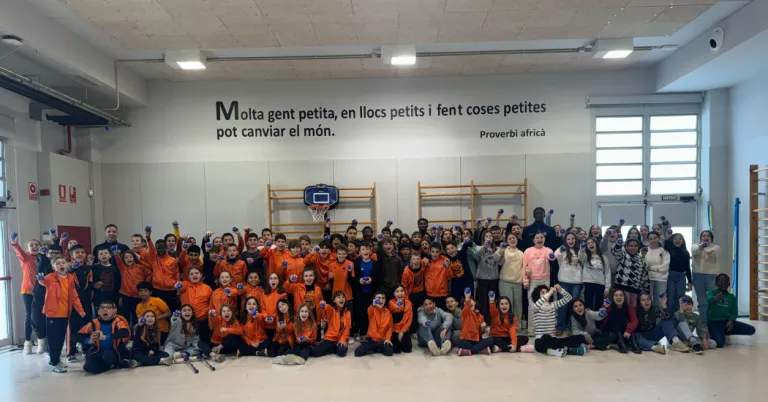 Visita dels jugadors de l'Atlètic Lleida a l'Escola Països Catalans ©Atlètic Lleida