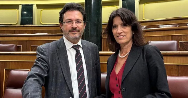 Isidre Gavín i Pilar Calvo al Congrès ©JuntsXCat Terres de Lleida