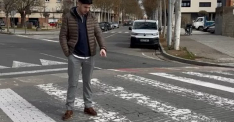 Roger Melero exigeix reparar l’estat “deplorable” del pas de vianants de l'Avinguda Artesa